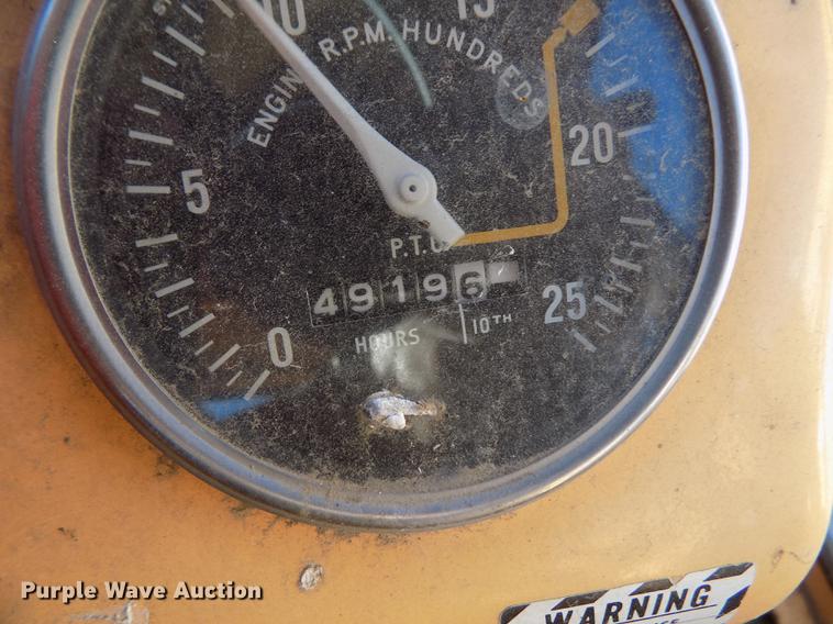 image for item DY9162 Case 1030 Comfort King tractor