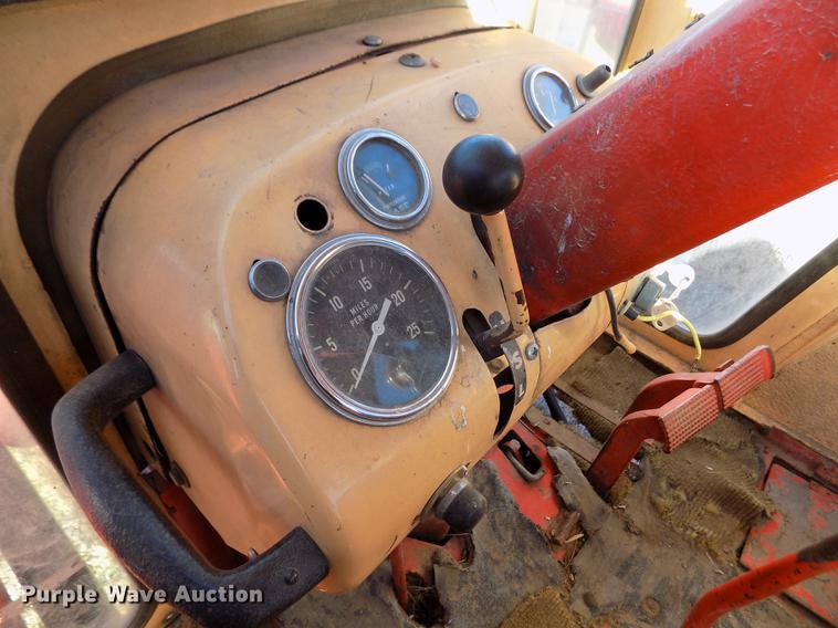 image for item DY9162 Case 1030 Comfort King tractor