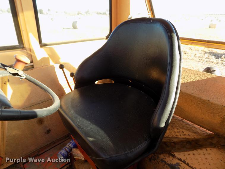 image for item DY9162 Case 1030 Comfort King tractor