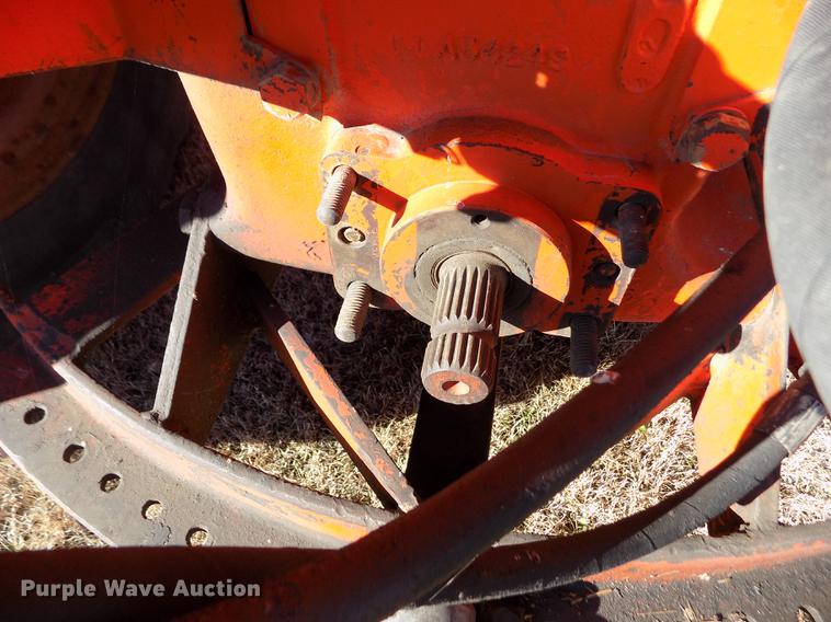 image for item DY9162 Case 1030 Comfort King tractor