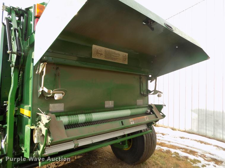 image for item DY9163 2013 John Deere 569 Mega Wide Plus round baler