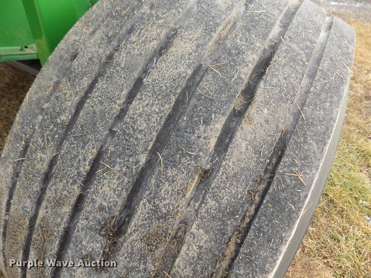 image for item DY9163 2013 John Deere 569 Mega Wide Plus round baler