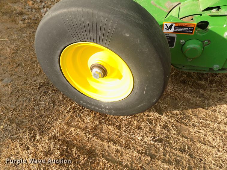image for item DY9163 2013 John Deere 569 Mega Wide Plus round baler