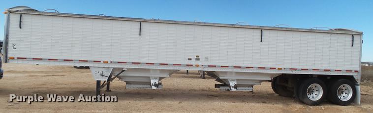 image for item EI9692 2007 Wilson DWH-550 double hopper bottom grain trailer