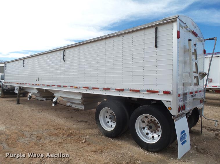 image for item EI9692 2007 Wilson DWH-550 double hopper bottom grain trailer