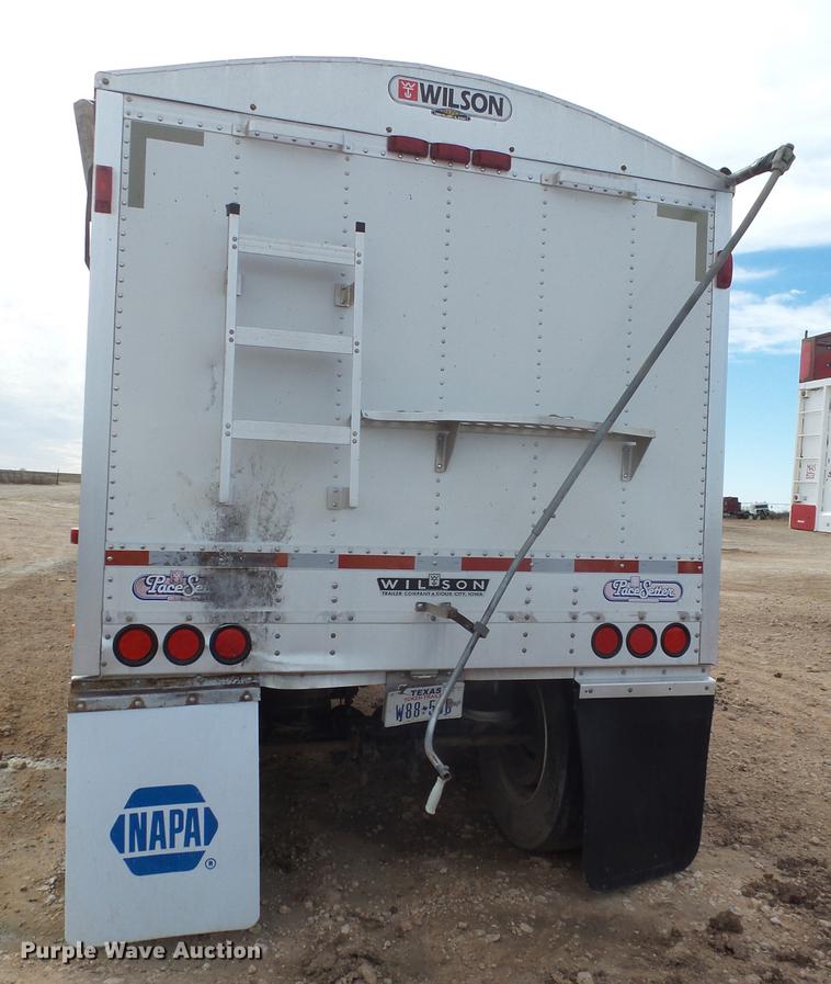 image for item EI9692 2007 Wilson DWH-550 double hopper bottom grain trailer