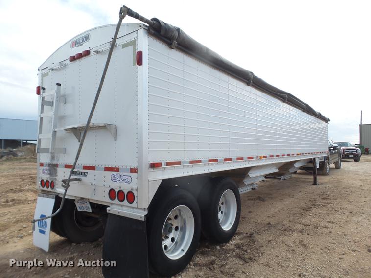 image for item EI9692 2007 Wilson DWH-550 double hopper bottom grain trailer