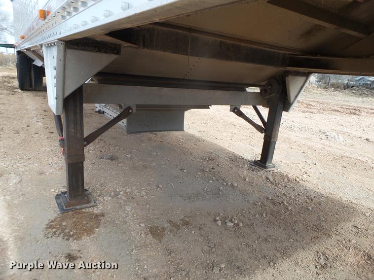 image for item EI9692 2007 Wilson DWH-550 double hopper bottom grain trailer