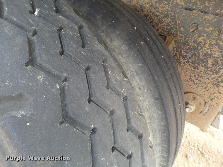 image for item EI9692 2007 Wilson DWH-550 double hopper bottom grain trailer