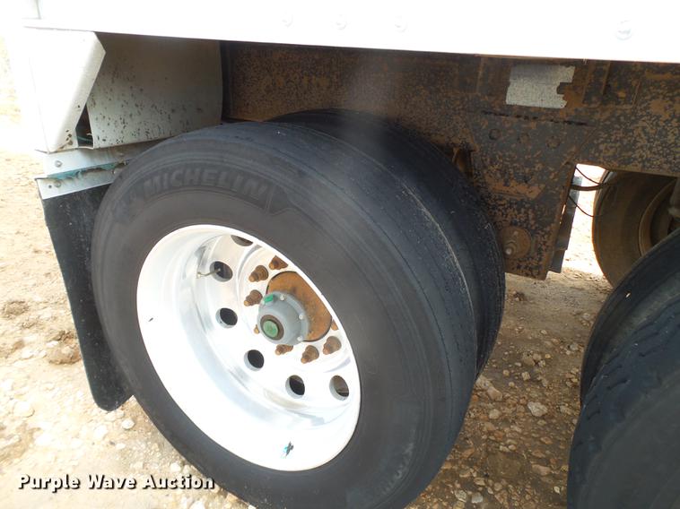 image for item EI9692 2007 Wilson DWH-550 double hopper bottom grain trailer