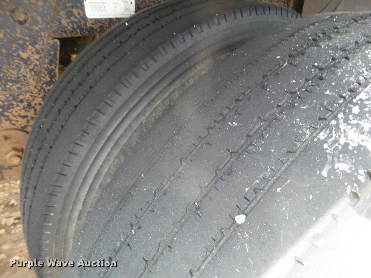 image for item EI9692 2007 Wilson DWH-550 double hopper bottom grain trailer