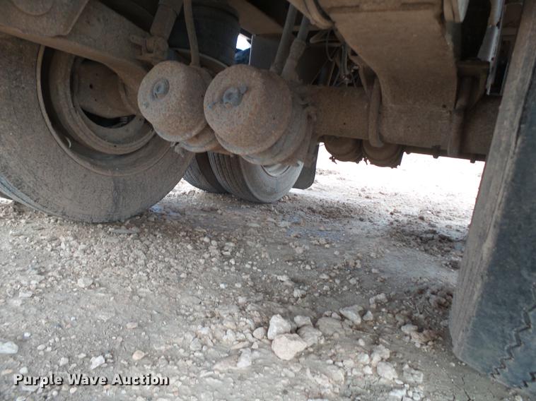 image for item EI9692 2007 Wilson DWH-550 double hopper bottom grain trailer