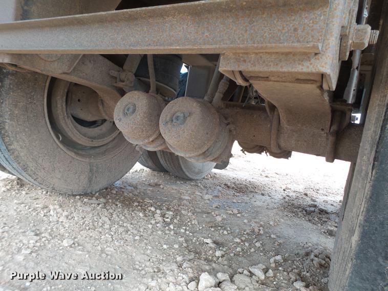 image for item EI9692 2007 Wilson DWH-550 double hopper bottom grain trailer