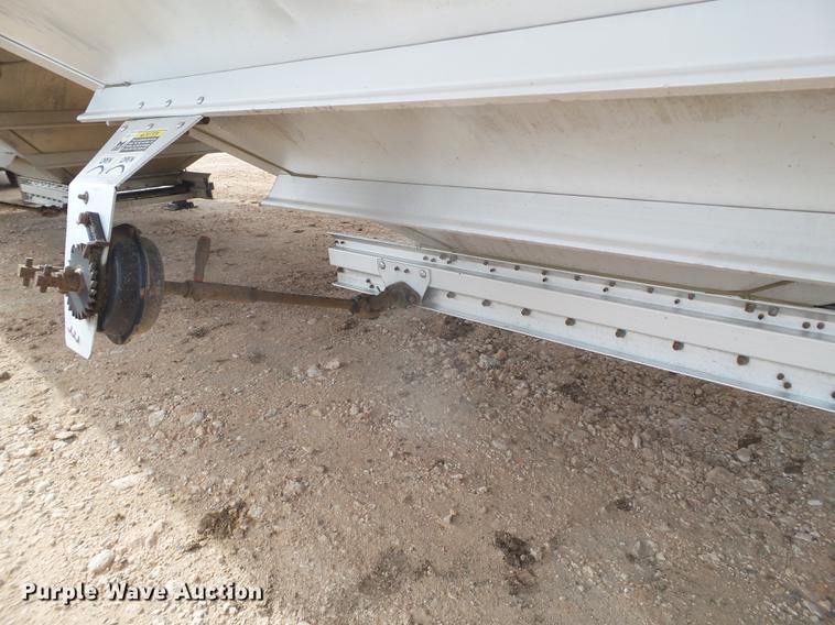 image for item EI9692 2007 Wilson DWH-550 double hopper bottom grain trailer