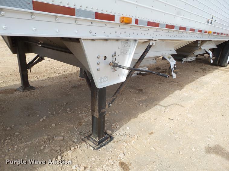 image for item EI9692 2007 Wilson DWH-550 double hopper bottom grain trailer