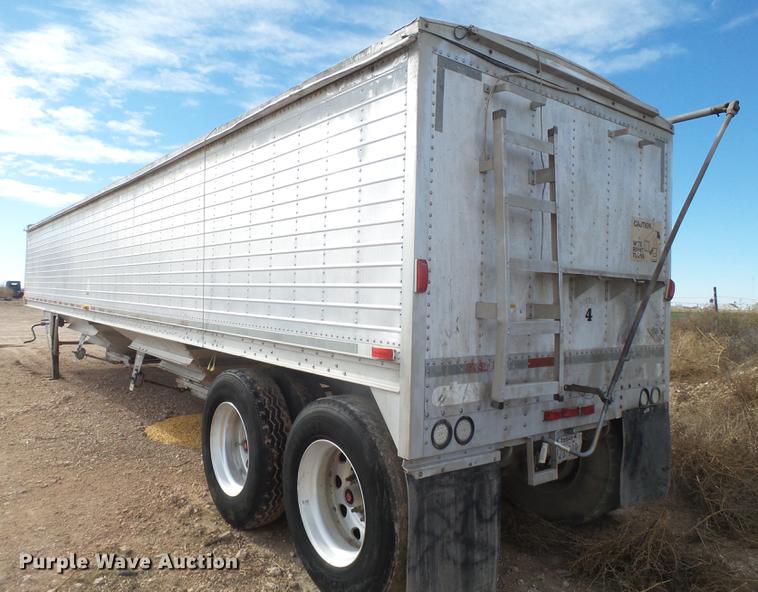 image for item EI9694 1995 Wilson DWH-40 double hopper bottom grain trailer