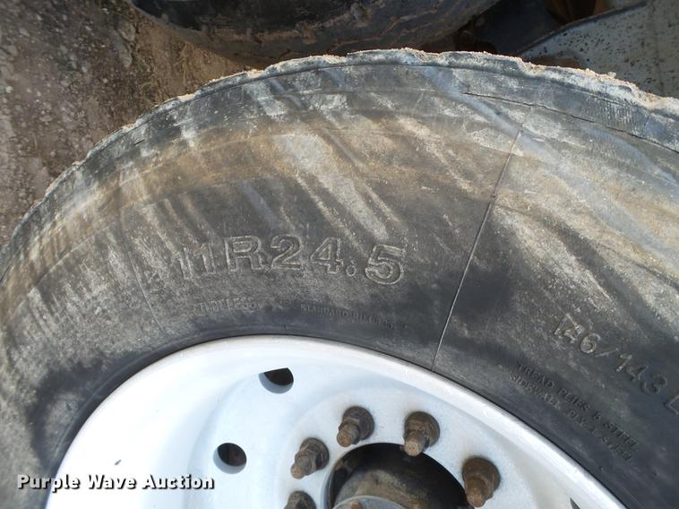 image for item EI9694 1995 Wilson DWH-40 double hopper bottom grain trailer