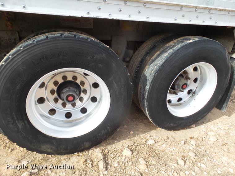 image for item EI9694 1995 Wilson DWH-40 double hopper bottom grain trailer