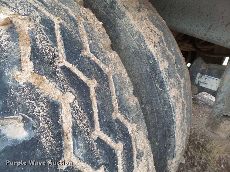 image for item EI9694 1995 Wilson DWH-40 double hopper bottom grain trailer