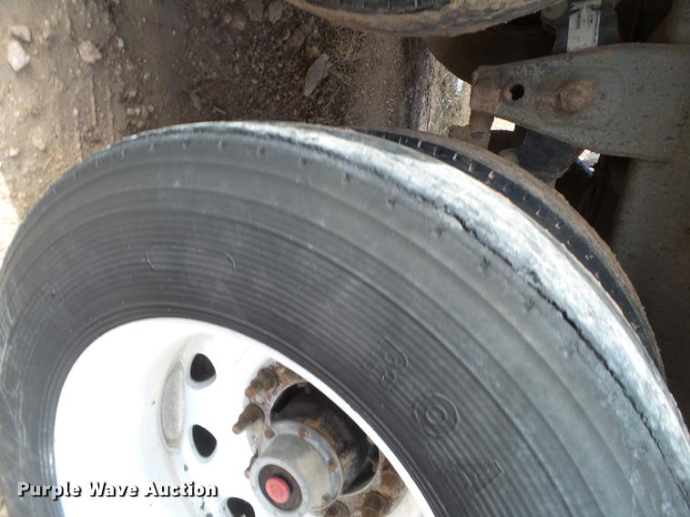 image for item EI9694 1995 Wilson DWH-40 double hopper bottom grain trailer