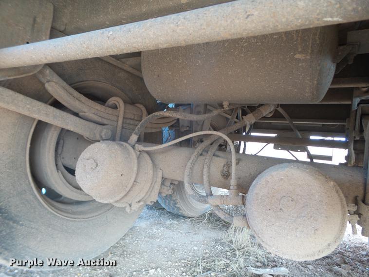 image for item EI9694 1995 Wilson DWH-40 double hopper bottom grain trailer