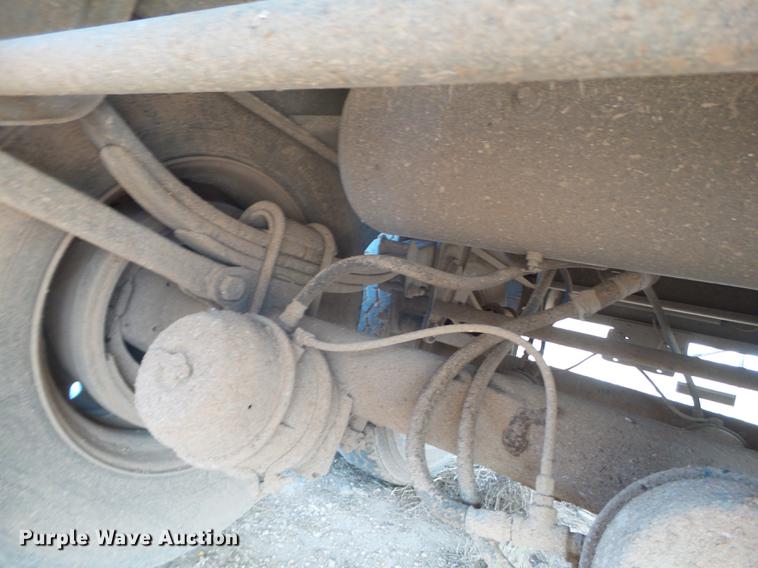 image for item EI9694 1995 Wilson DWH-40 double hopper bottom grain trailer