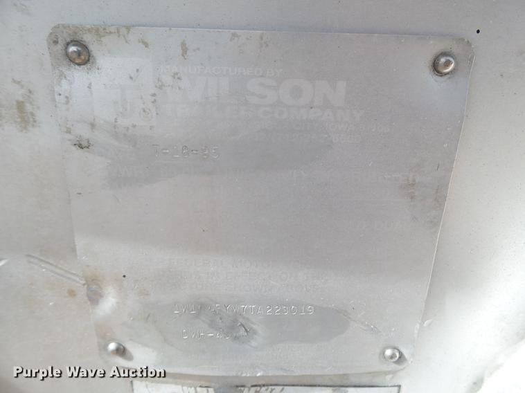image for item EI9694 1995 Wilson DWH-40 double hopper bottom grain trailer