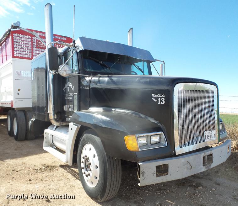 image for item EI9697 1993 Freightliner FLD semi truck