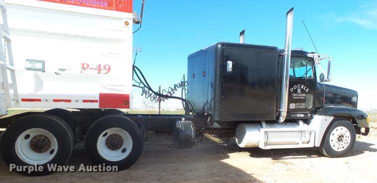 image for item EI9697 1993 Freightliner FLD semi truck