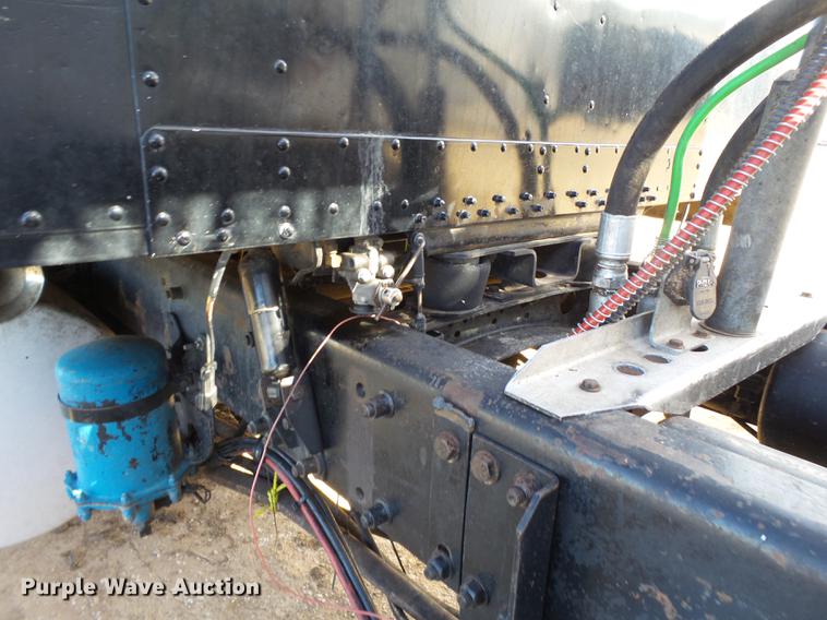 image for item EI9697 1993 Freightliner FLD semi truck