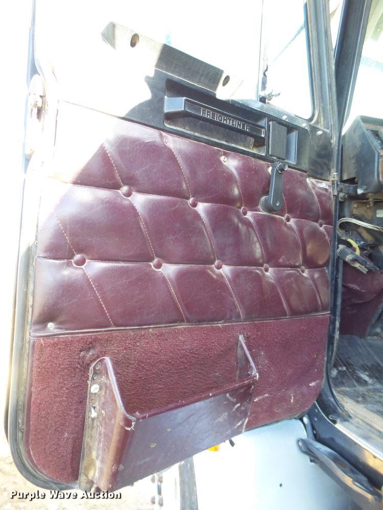 image for item EI9697 1993 Freightliner FLD semi truck