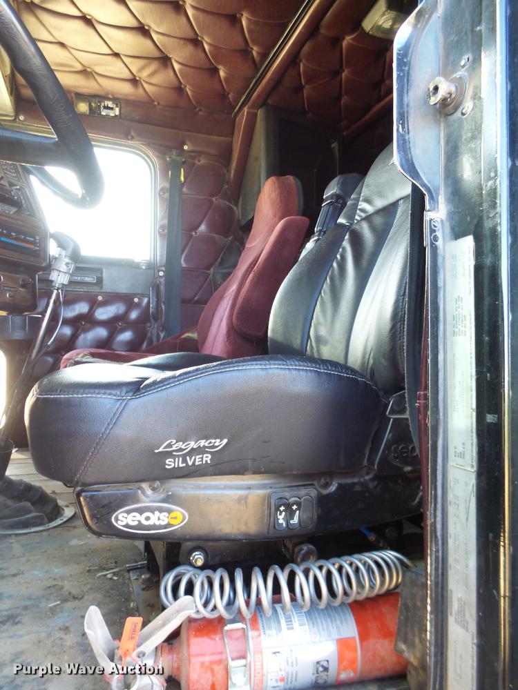 image for item EI9697 1993 Freightliner FLD semi truck