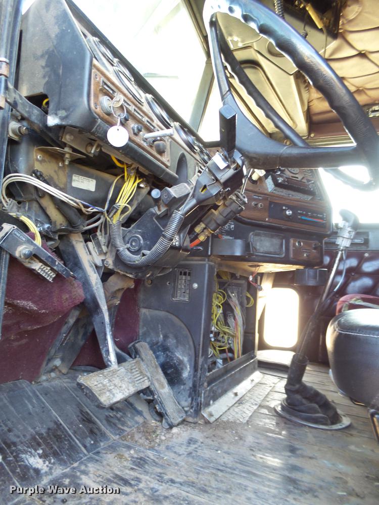 image for item EI9697 1993 Freightliner FLD semi truck