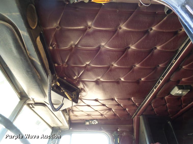 image for item EI9697 1993 Freightliner FLD semi truck