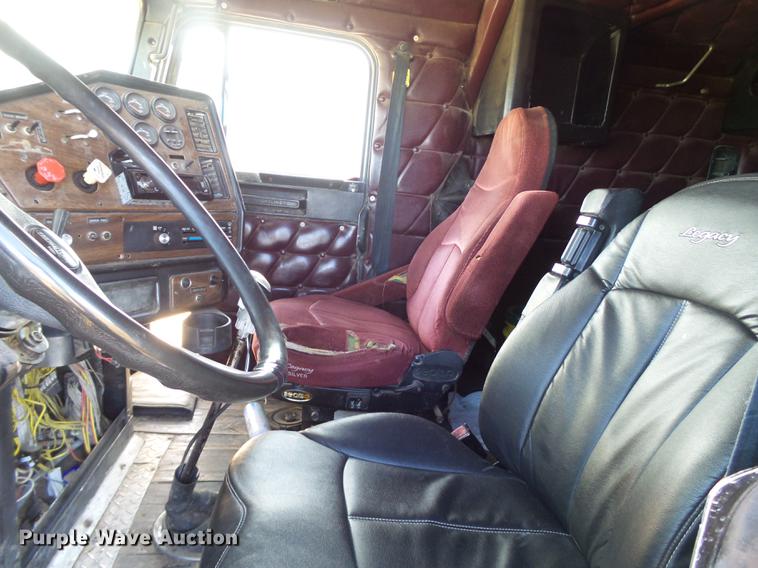 image for item EI9697 1993 Freightliner FLD semi truck