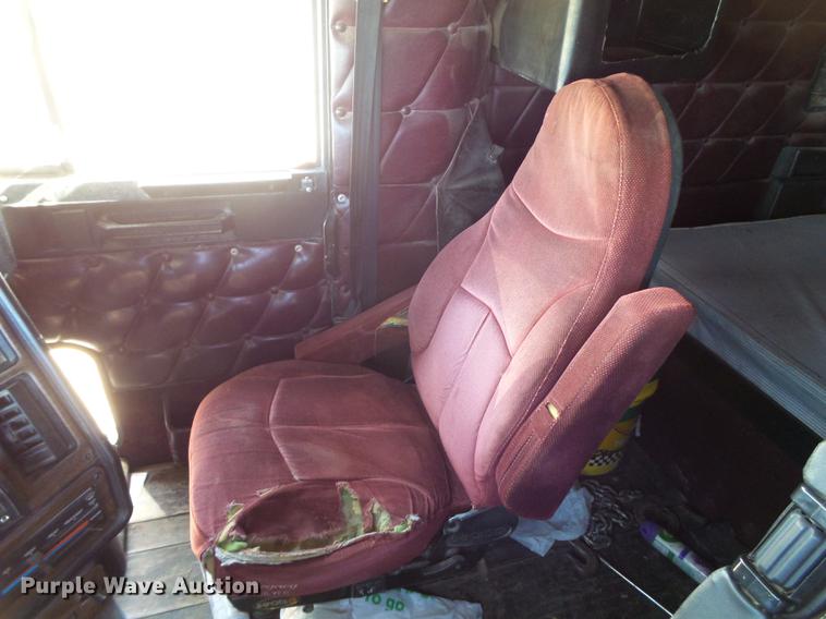 image for item EI9697 1993 Freightliner FLD semi truck