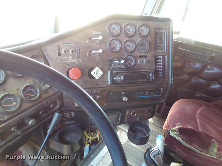 image for item EI9697 1993 Freightliner FLD semi truck