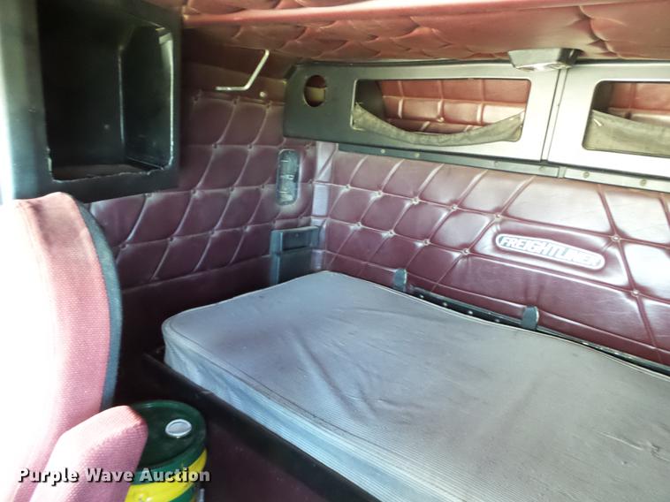 image for item EI9697 1993 Freightliner FLD semi truck