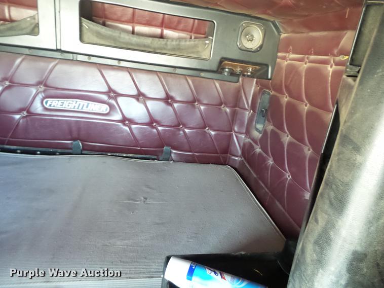 image for item EI9697 1993 Freightliner FLD semi truck