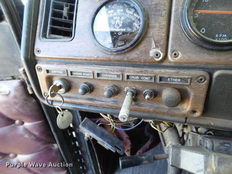 image for item EI9697 1993 Freightliner FLD semi truck