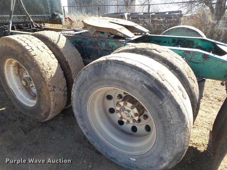 image for item EI9698 1995 Freightliner FLD semi truck