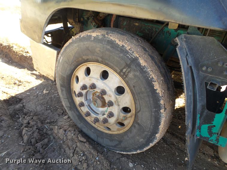 image for item EI9698 1995 Freightliner FLD semi truck