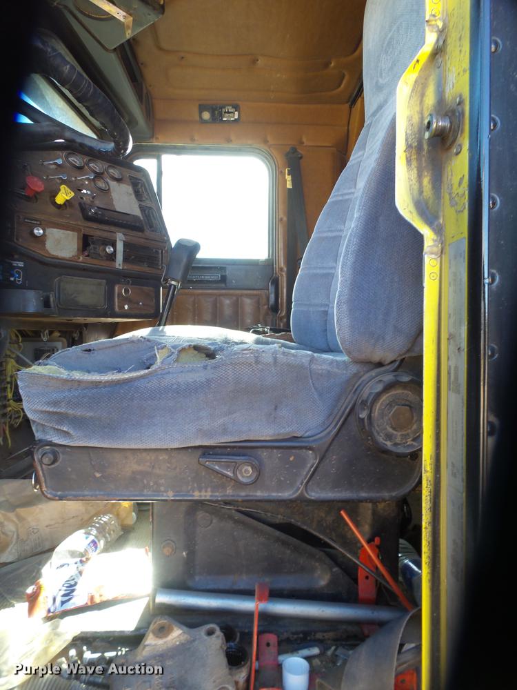 image for item EI9698 1995 Freightliner FLD semi truck