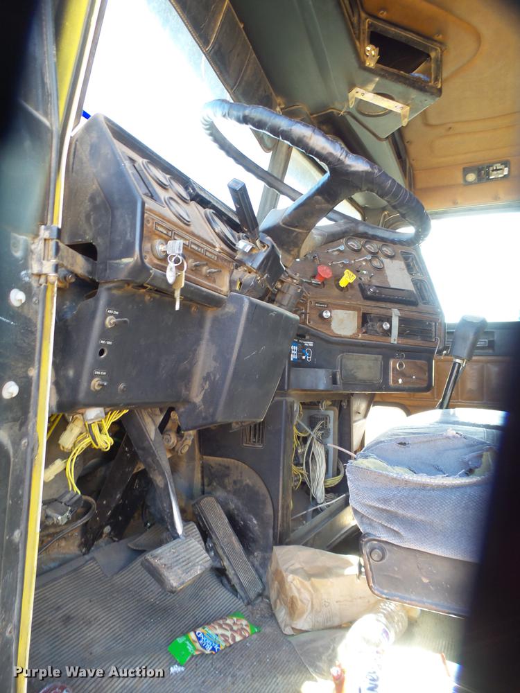 image for item EI9698 1995 Freightliner FLD semi truck