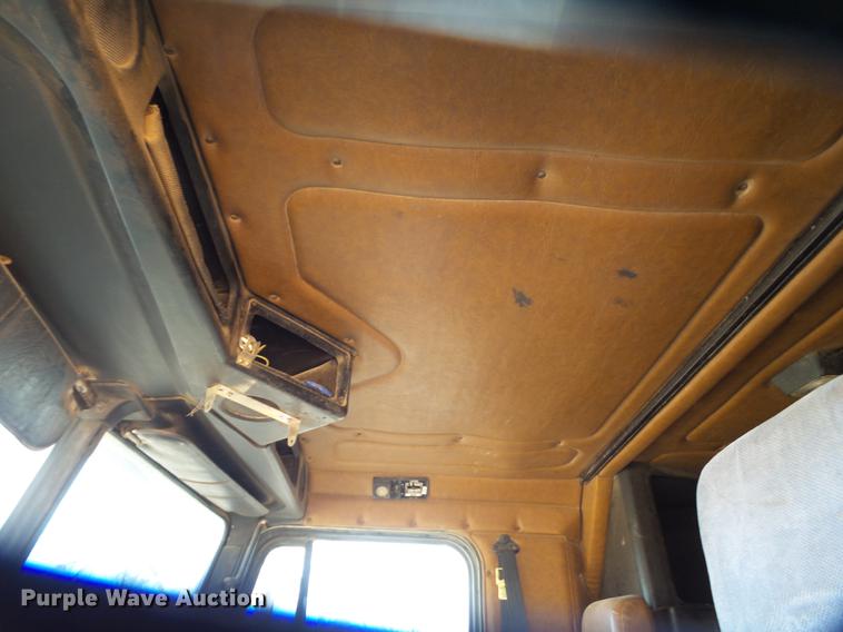 image for item EI9698 1995 Freightliner FLD semi truck