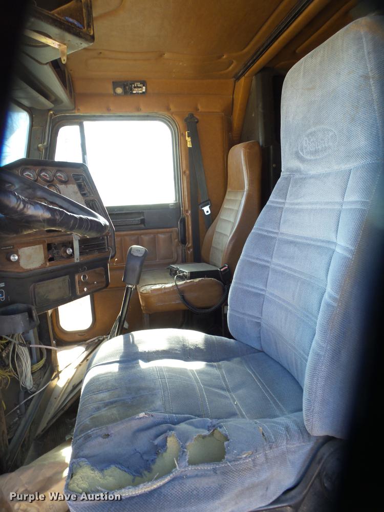 image for item EI9698 1995 Freightliner FLD semi truck