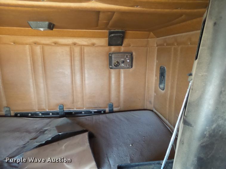 image for item EI9698 1995 Freightliner FLD semi truck