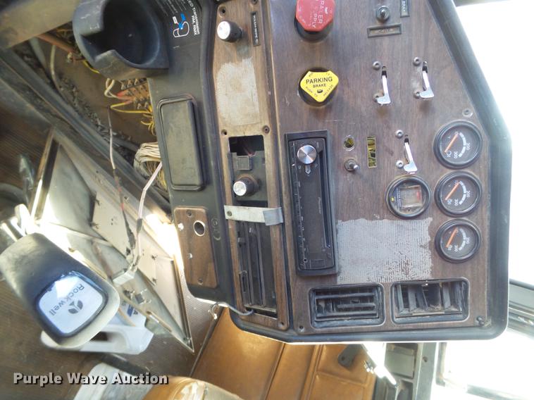 image for item EI9698 1995 Freightliner FLD semi truck