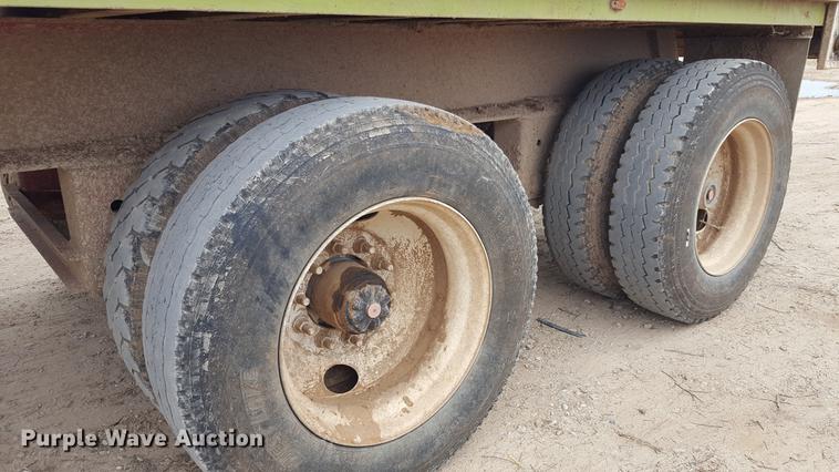 image for item EN9661 2007 Yellow X Trailers silage trailer