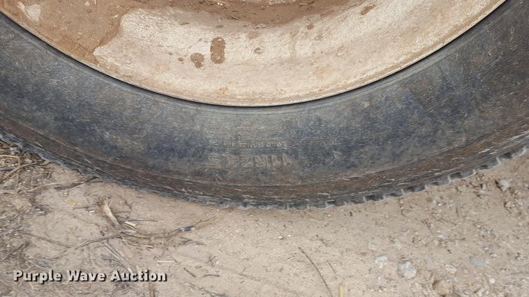 image for item EN9661 2007 Yellow X Trailers silage trailer